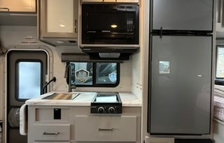 New 2027 Thor Chateau 24ft.RV-free private shuttle