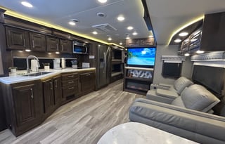 Five-Star Desert Oasis on Wheels!