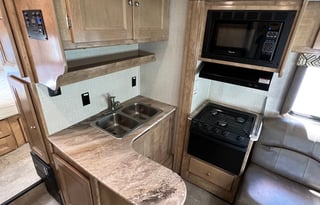 Festival Friendly RV Rental Sleeps 6