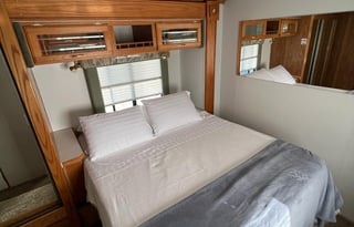 Class A Gulf Stream Sun Voyager - 32'
