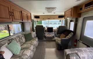 2000 Four Winds RV Hurricane 32A