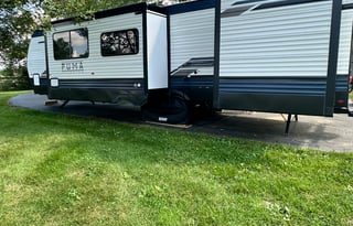 Brand new 2025 Palomino Puma 31QBBH