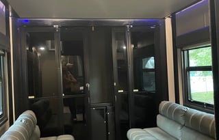 2021 DRV Luxury Suites FullHouse JX450