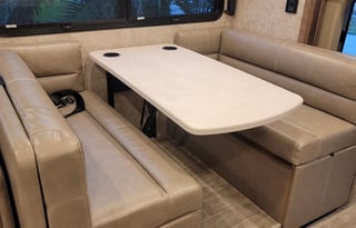 2022 Thor Motor Coach Miramar 37.1