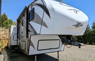 Keystone Cougar | Luxury Chef's Kitchen & 3 Slides
