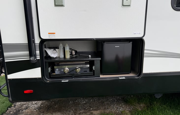 Outdoor grill and fridge