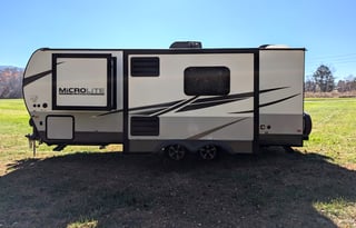 Flagstaff Micro Lite | Modern and cozy w/ 2 slides