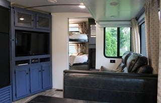 21 Outback Ultra Lite-Half ton / Pet Friendly