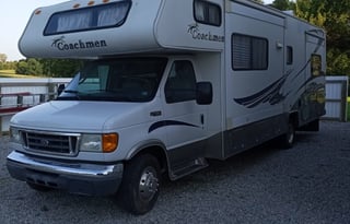 2005 Coachmen RV Leprechaun E-450