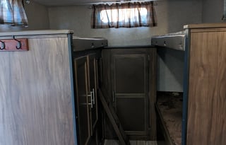 Luxurious 2 Bedroom  Pet Friendly HUGE RV