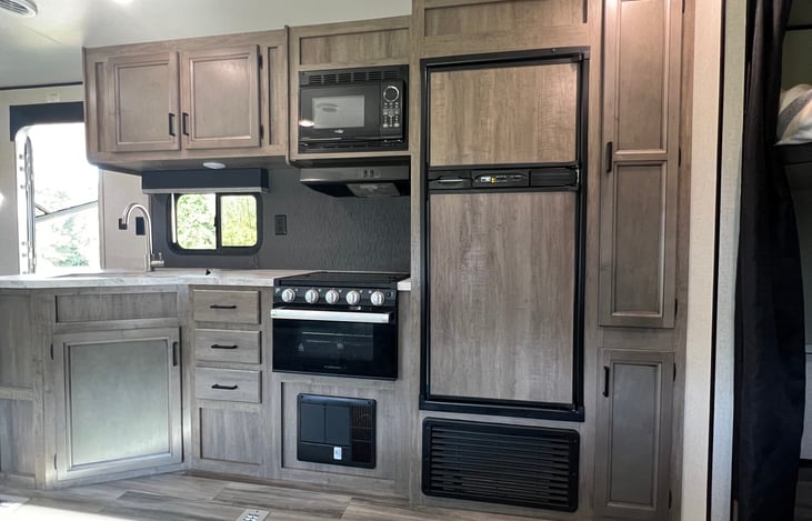 Kitchen Overview | Microwave | Fridge | Freezer | Stove | Oven | Sink | Storage