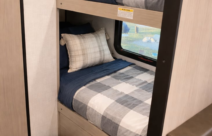 2 single bunks, sleeps 5 total