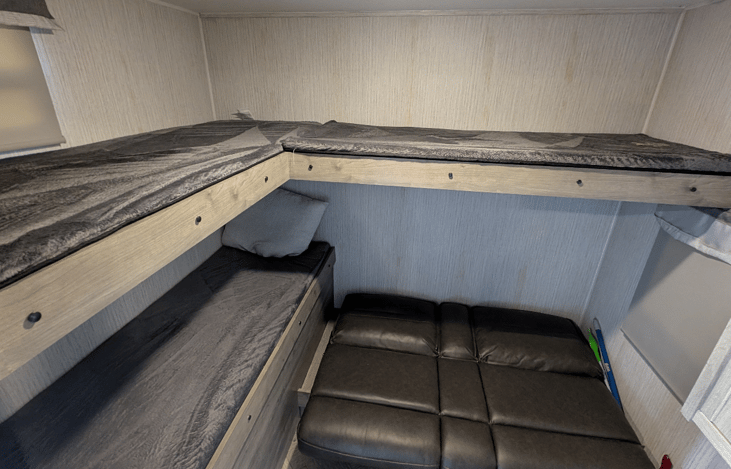 Private bunk room with plenty of sleeping arrangements