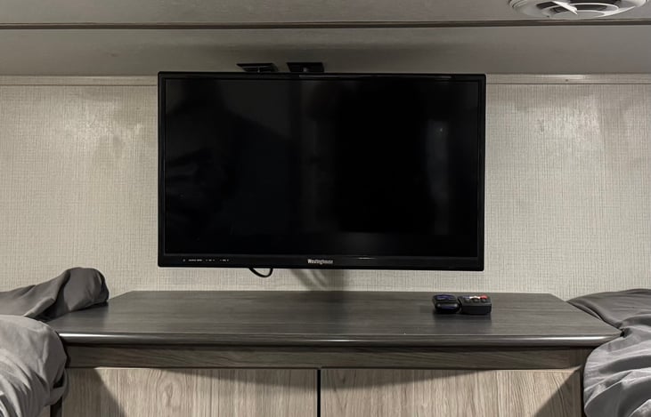 Private bunk room w/ TV