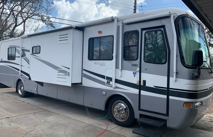 38.0 Knight 38 PFT Class A Motor Home | RVshare