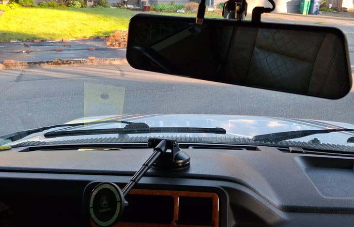 Wolfbox front and rear cameras system. Can split screen.