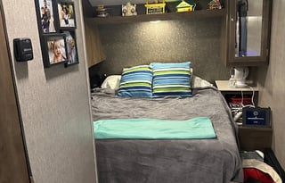 Coleman 202RD sleeps up to 4 people(delivery avl)