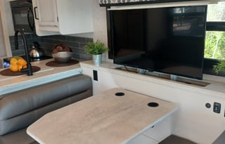 T2022 Entegra Coach Vision 27A - EASY TO DRIVE!