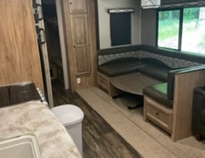 Coachmen RV Freedom Express 282BHDS