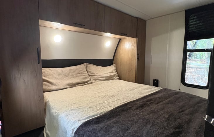 Separate Bedroom with 2 Queen Bed