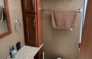 2016 Thor Motor Coach ACE 29.2 - SLEEPS 8