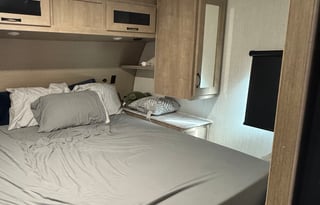 2025 Solaire Ultra Lite – Weekend Getaway Camper