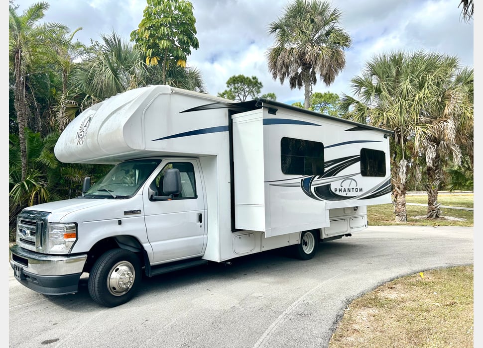 Class C Motor Home rentals in Hallandale Beach