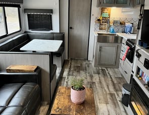 Dutchmen RV Coleman Light 3215BH