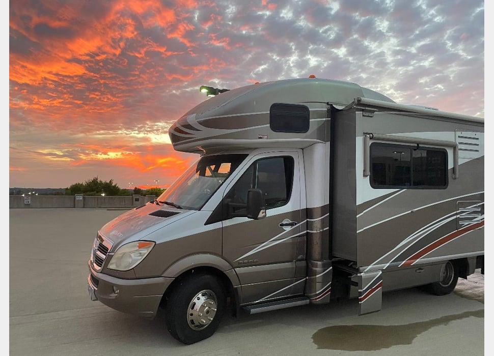 Class C Motor Home rentals in Urbana