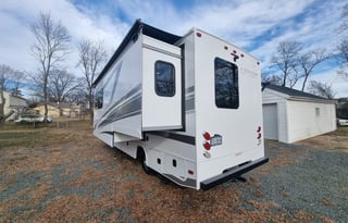 New 2025 Qwest on Mercedes Benz, 25 feet