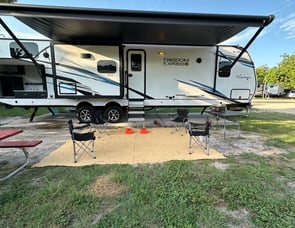 Coachmen RV Freedom Express Liberty Edition 320BHDSLE