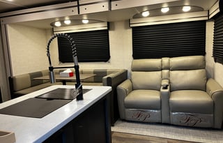 Pet Friendly RV rental near Orlando theme parks!