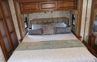 Winnebago:King Bed • FREE WiFi • Solar