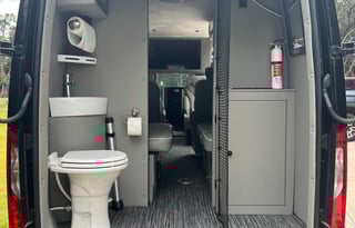 2022 Supreme Sprinter. Fully loaded. Seats 12.