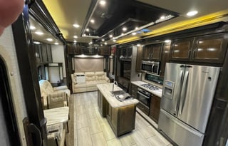Luxury Pet Friendly RV priced to rent!!!!