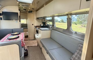 Airstream Glamping in Style/Remote OfficeStarlink