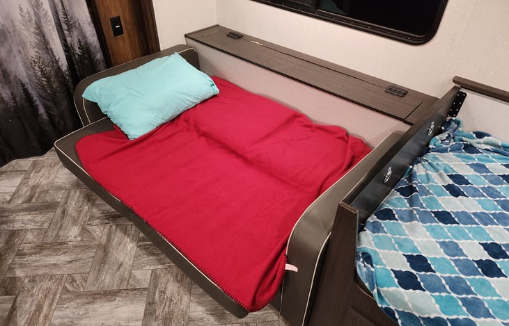 Sofa in "night mode" as bed