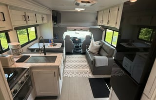 2024 EAST TO WEST Entrada 3100FB