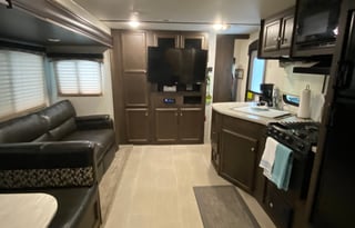 2019 Starcraft Launch Outfitter 27BHU