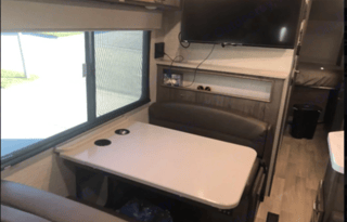 Class A Winnebago Adventurer - OMNE1021