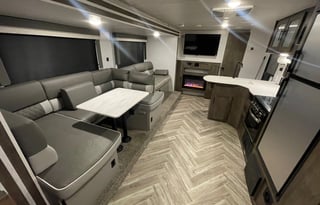 Sleeps 10! 2022 Forest River.