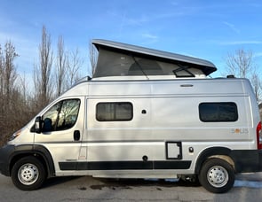 Winnebago Solis 59P