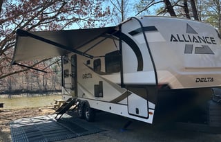 NEW 2024 Alliance RV Delta 251BH