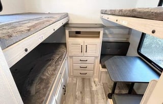 2022 Sundance 294BH 2 bedroom sleeps 10