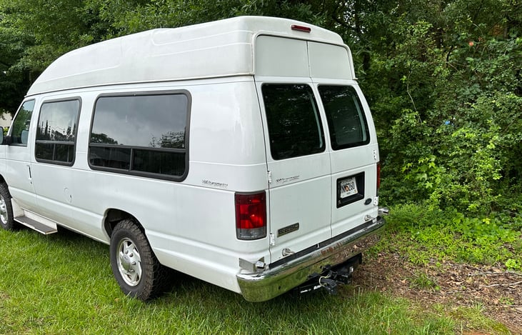 rear side windows vent w/ screens to prevent insects from entering while allowing a nice cross breeze.