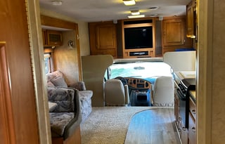 Rocky Mountain Pet Friendly Motor Home!