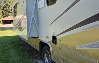 2005 Coachmen RV Leprechaun 317KS Ford 450