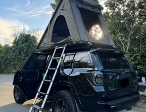 Toyota Toyota 4Runner Pro W/Rooftop Tent