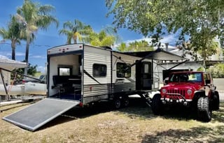 2021 Coleman 30ft Toy Hauler 5475 lbs dry weight