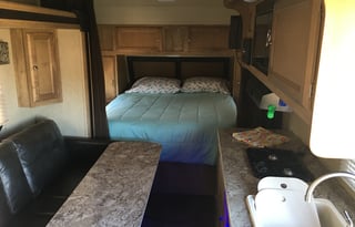 Couples Getaway,  2019 Vista cruiser 19CSK